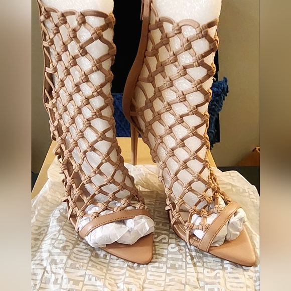 Steve Madden Women's Tan Stilettos 5.5 NWB - Picture 2 of 8